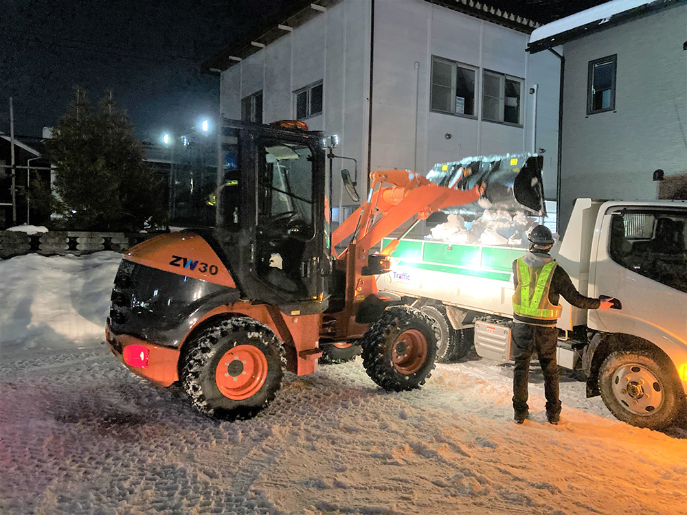 盛岡市内の携帯ショップ職員駐車場の除雪及び排雪